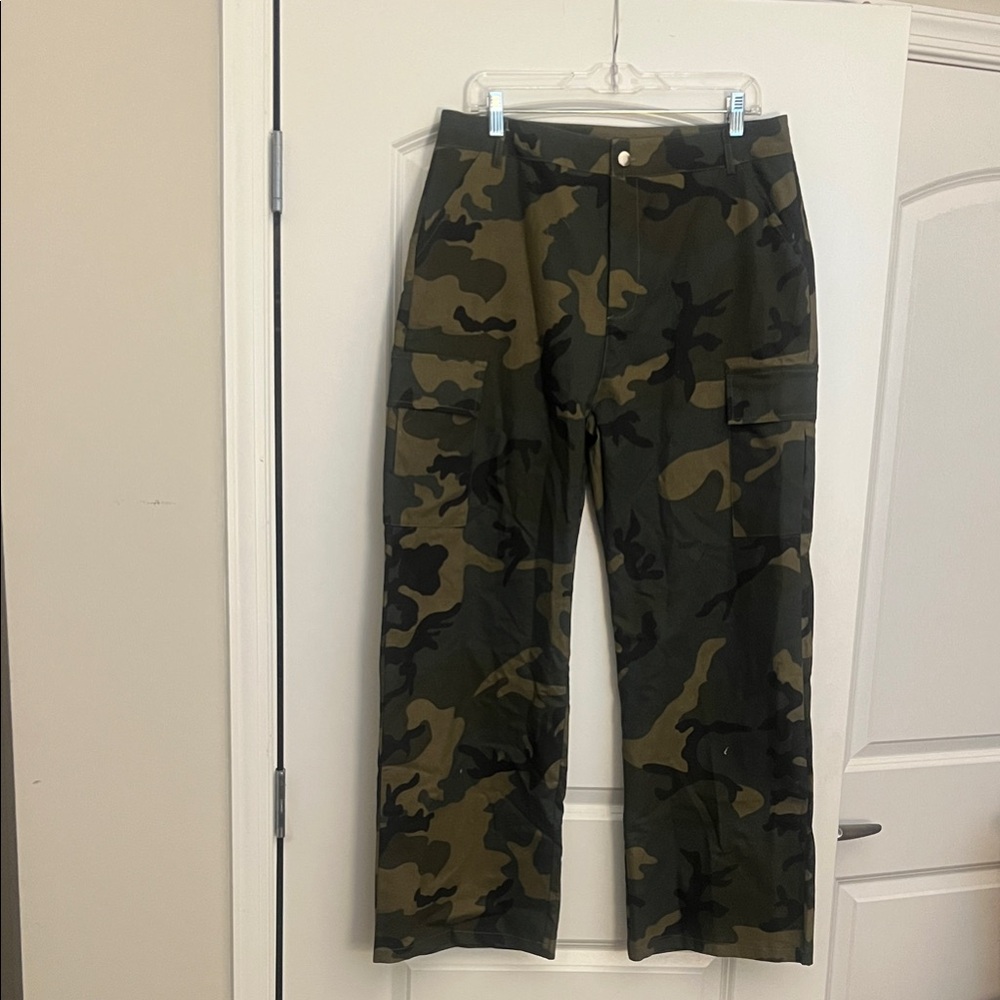 Women’s Camouflage Cargo Pants